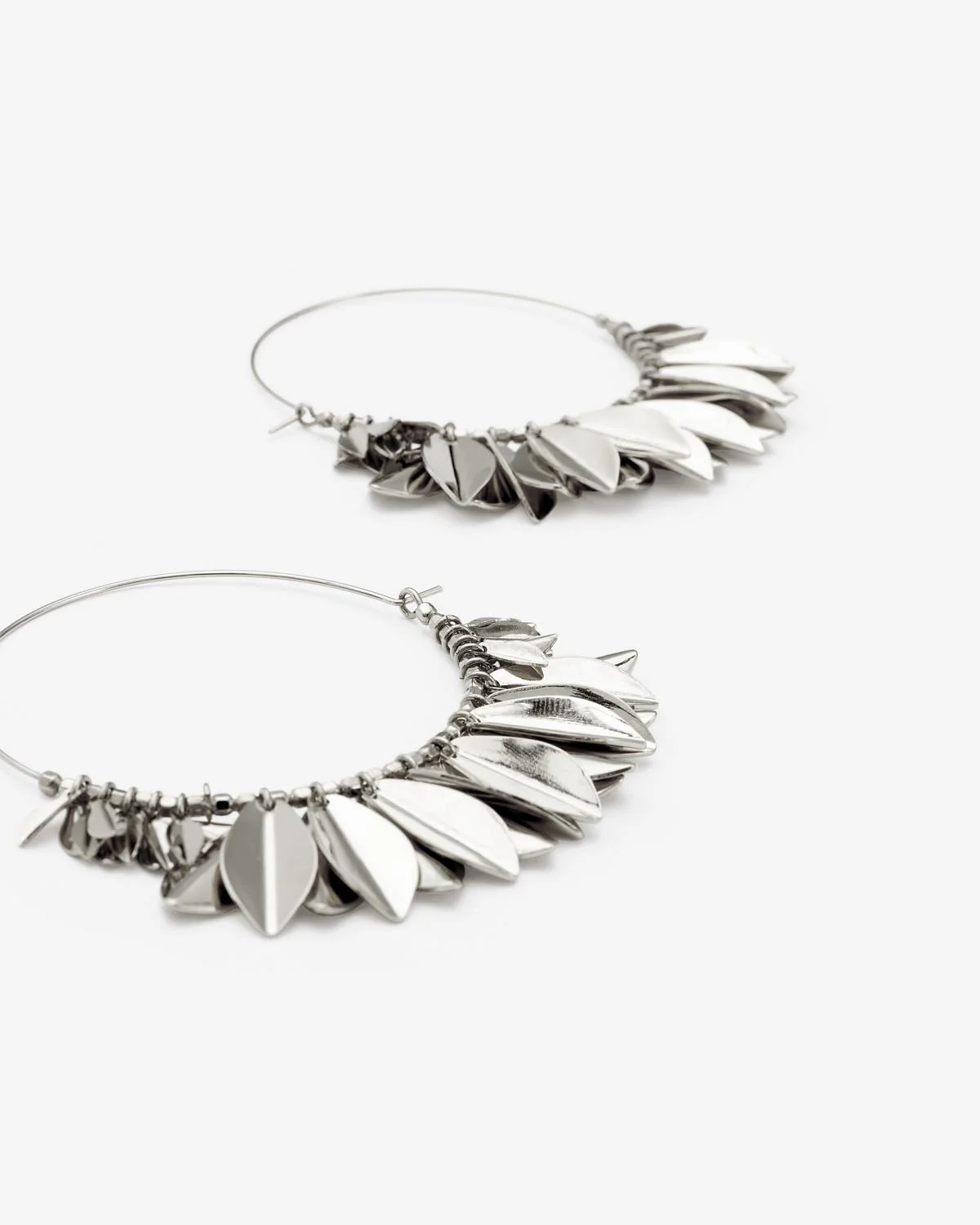 1877-metal-shiny-leaf-earrings-1.webp Metal Shiny Leaf Earrings